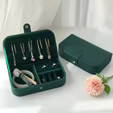 Boite à bijoux de couleur vert émeraude