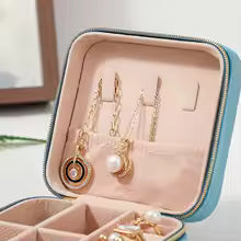 Boite à bijoux oû chaque pièce â sa place